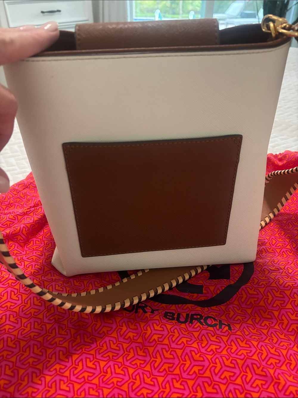 Tory Burch Emerson Bucket Bag - Picture 3 of 8
